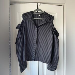 Bundle & Save [3 for 40$] 
BP Nordstrom Top Cold Shoulder Ties Size L